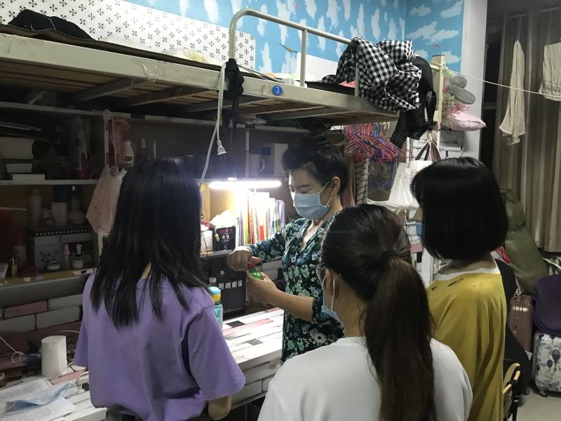 我院领导深入返校毕业生宿舍-商丘师范学院音乐学院